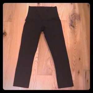 Wunder under black crop leggings